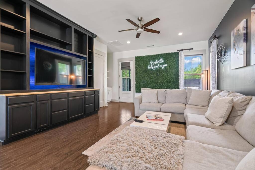 King Bed, Balcony, Covered Patio & Firepit! 8 Minutes From Broadway Nashville Exterior foto