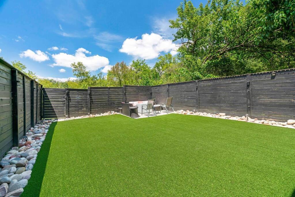 King Bed, Balcony, Covered Patio & Firepit! 8 Minutes From Broadway Nashville Exterior foto