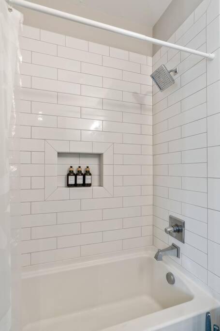 King Bed, Balcony, Covered Patio & Firepit! 8 Minutes From Broadway Nashville Exterior foto