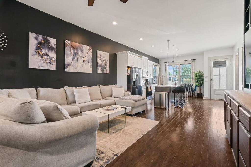 King Bed, Balcony, Covered Patio & Firepit! 8 Minutes From Broadway Nashville Exterior foto