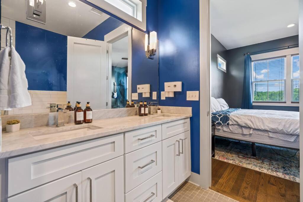 King Bed, Balcony, Covered Patio & Firepit! 8 Minutes From Broadway Nashville Exterior foto